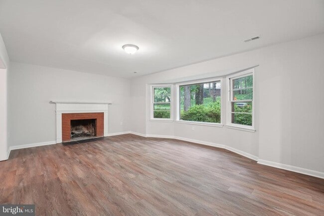 Building Photo - 1440 Woodacre Dr