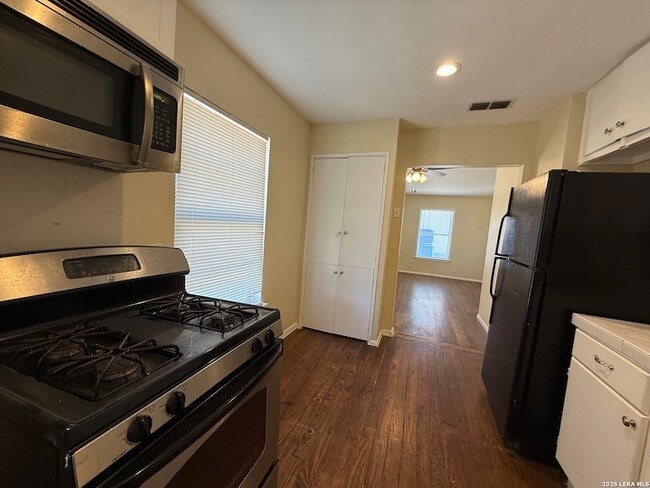 Building Photo - 258 Cliffwood Dr