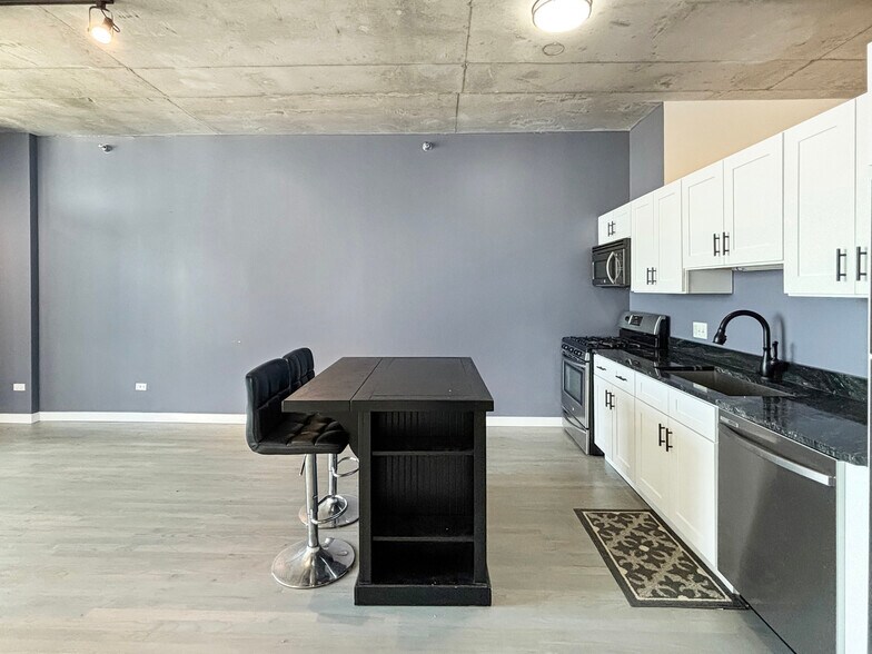 Building Photo - 1720 S Michigan Ave