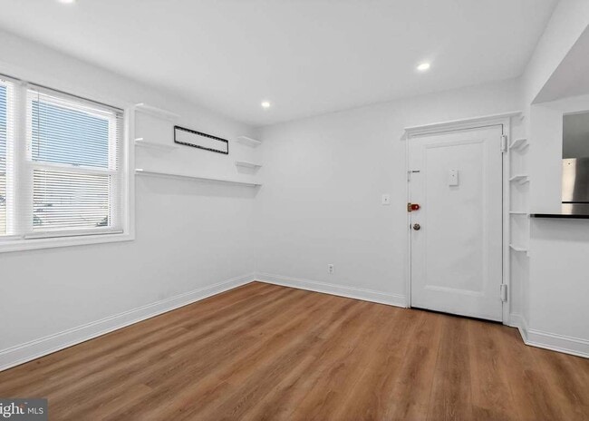 Building Photo - 3065 Patrick Henry Dr