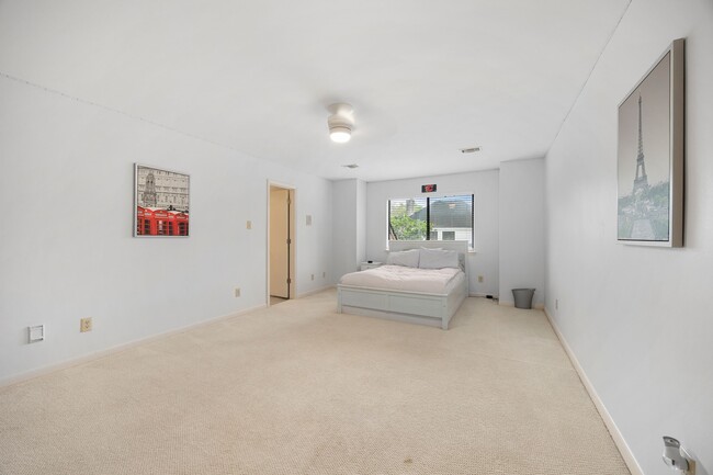 Building Photo - 19823 Sunbridge Ln