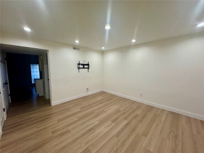 Building Photo - 4259 Burnett Walk