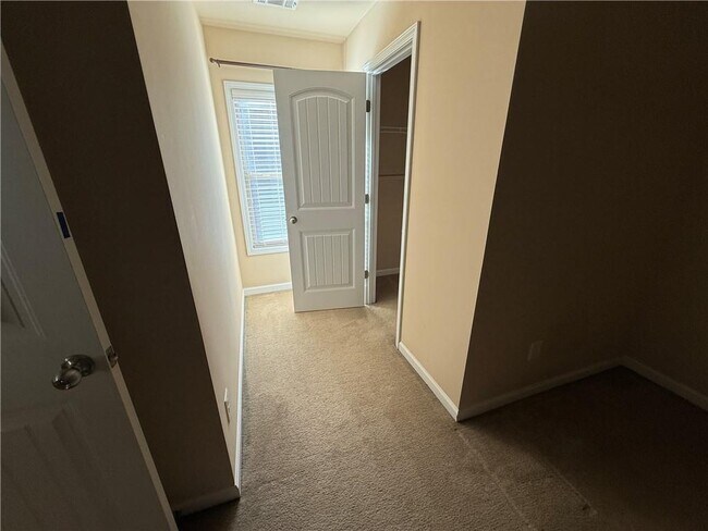 Building Photo - 480 Meadow Hill Dr