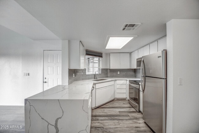 Building Photo - 4850 E Desert Cove Ave
