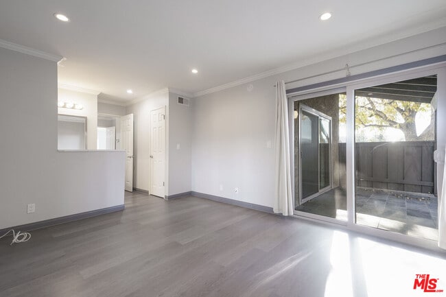 Building Photo - 2830 Lakeridge Ln