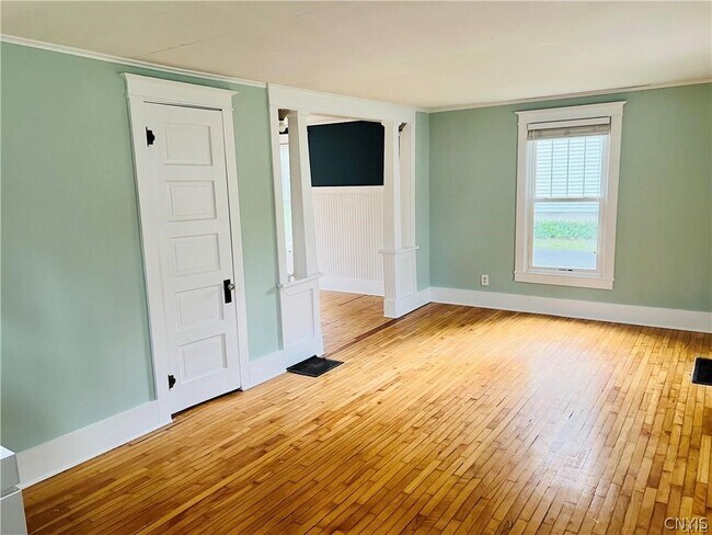 Building Photo - 1005 Gotham St