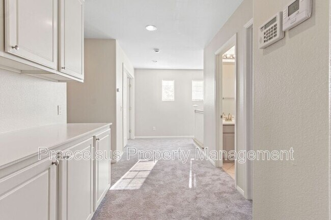 Building Photo - 421 Corte Calypso