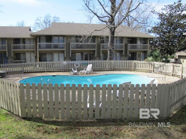 Building Photo - 1050 Sea Cliff Dr N