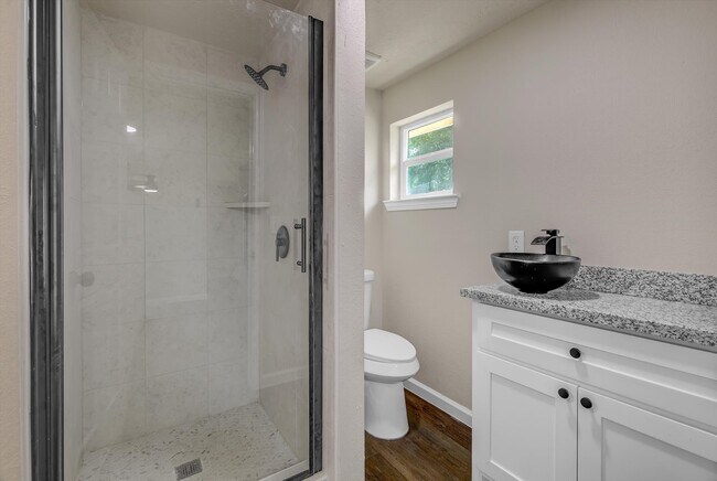 Building Photo - 1118 Cypress St