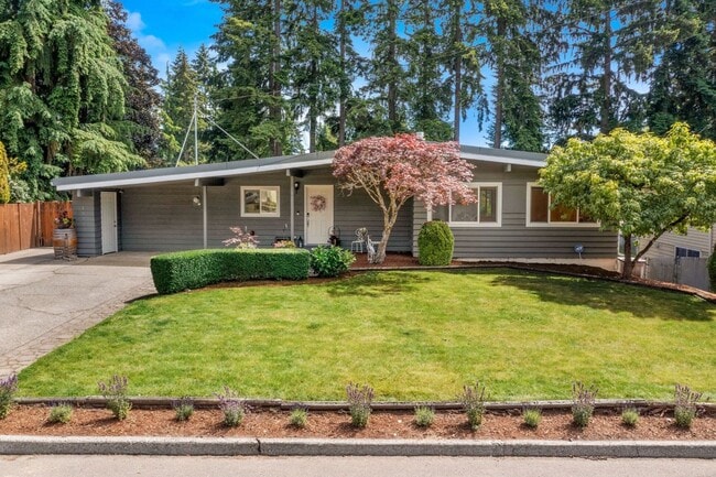 Primary Photo - Beautiful and spacious 3 bed + office area...