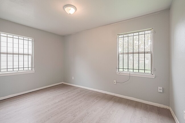 Building Photo - Affordable 3BD/2BA single-family house!