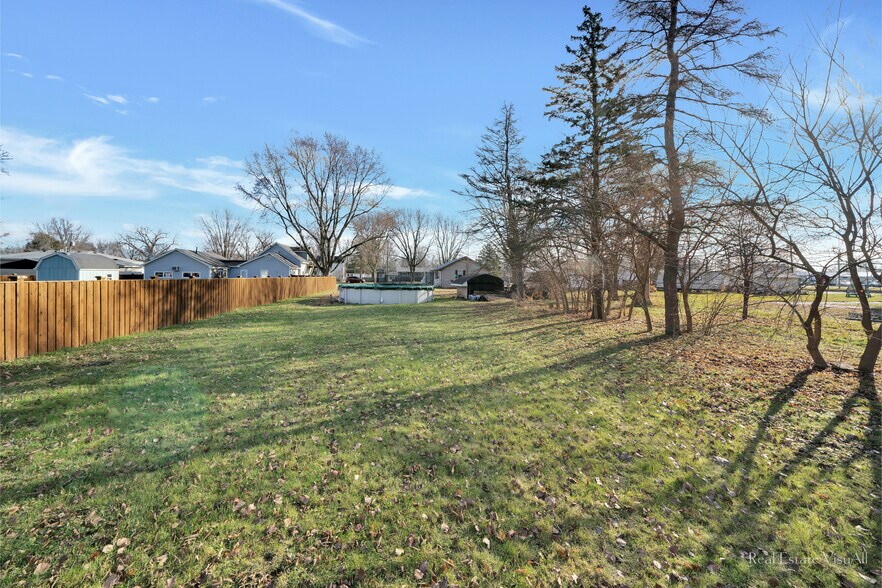 Building Photo - 303 S East St