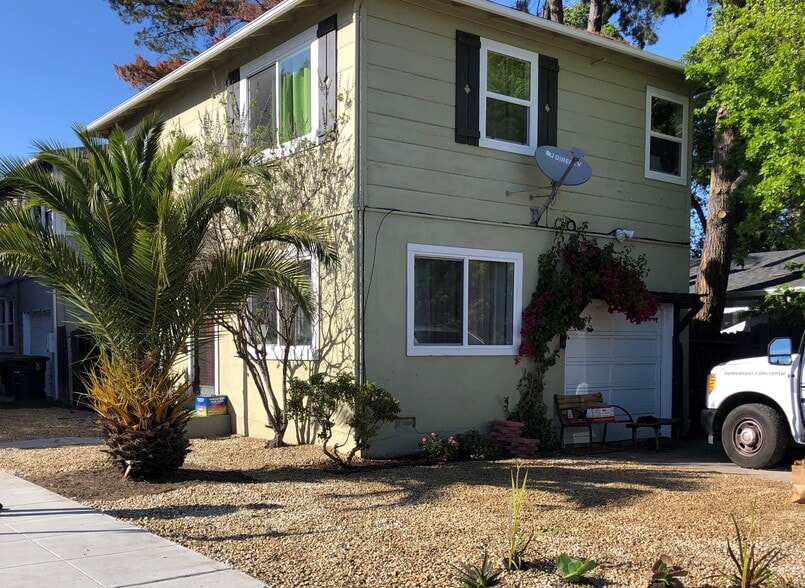 Building Photo - 1031 Hudson St