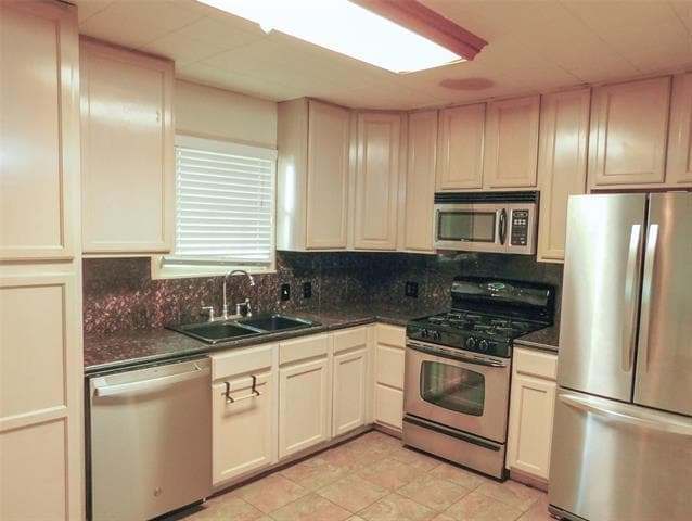 Building Photo - 2216 Palmer Dr