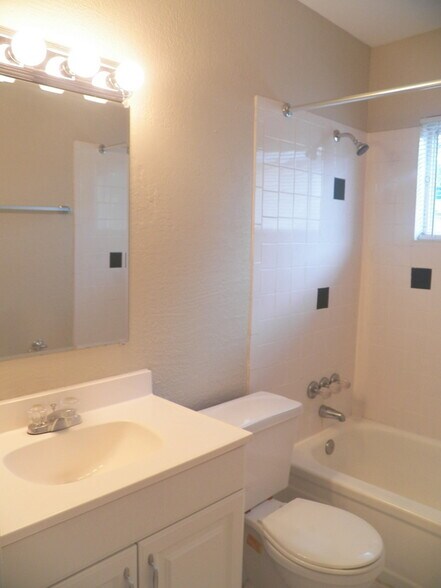 Building Photo - 226 Bolender Ct