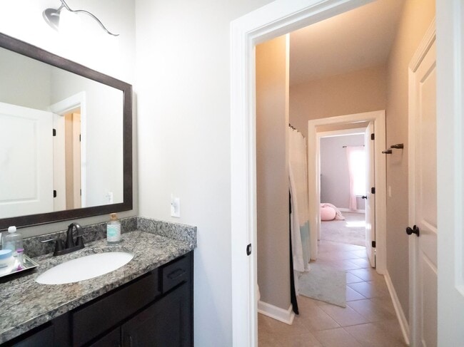 Building Photo - Elegant Richmond Hill Home with Screened Patio & Lagoon Views