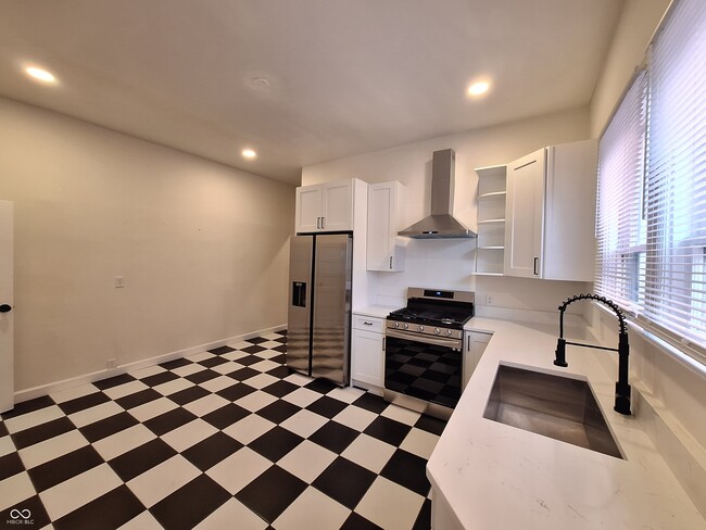 Building Photo - 1430 E Ohio St