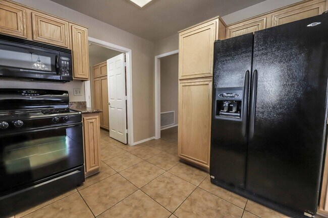 Building Photo - Sun City Summerlin - Golf Course Community...