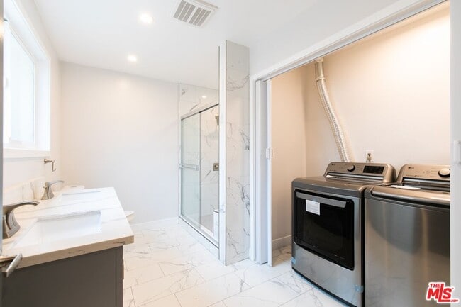 Building Photo - 3872 Bentley Ave