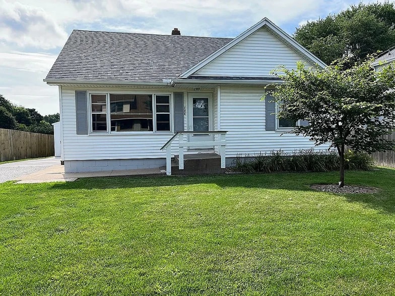 Primary Photo - 106 Illinois Ave