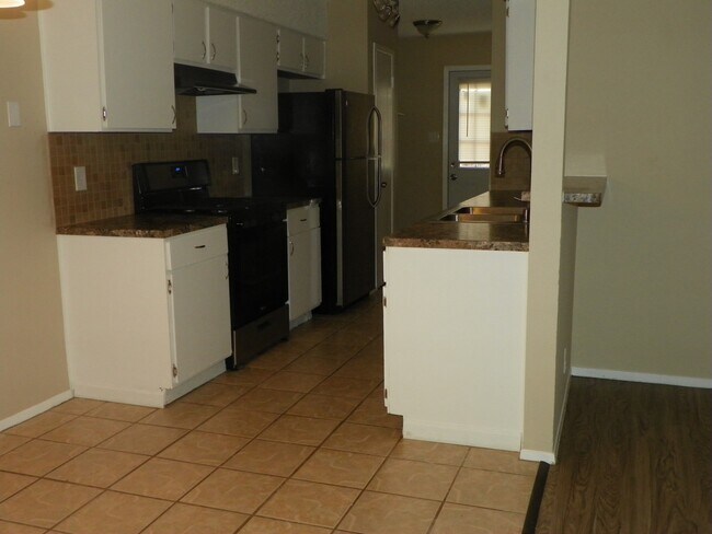 Building Photo - 410.412 Cypress Ln