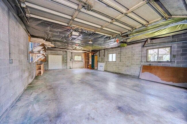 Building Photo - Bothell Rambler