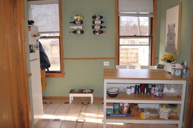 Building Photo - 434 E Berteau Ave