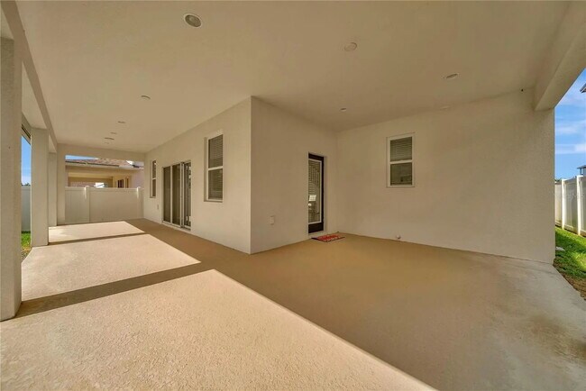 Building Photo - Stunning Fully Furnished 4 Bed Home with Resort-Style Community Amenities