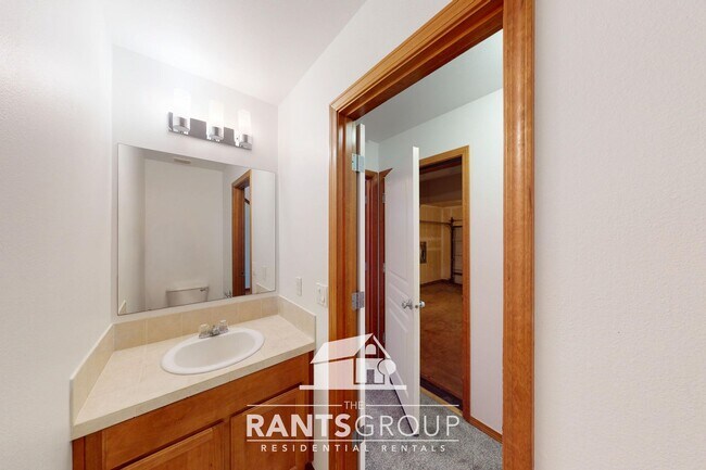 Building Photo - Spacious Pet-Free 4+ Bedroom Home in Lacey!