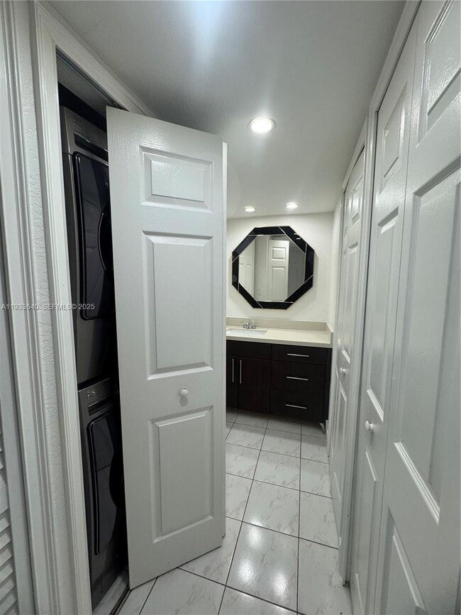 Building Photo - 1221 SW 122nd Ave