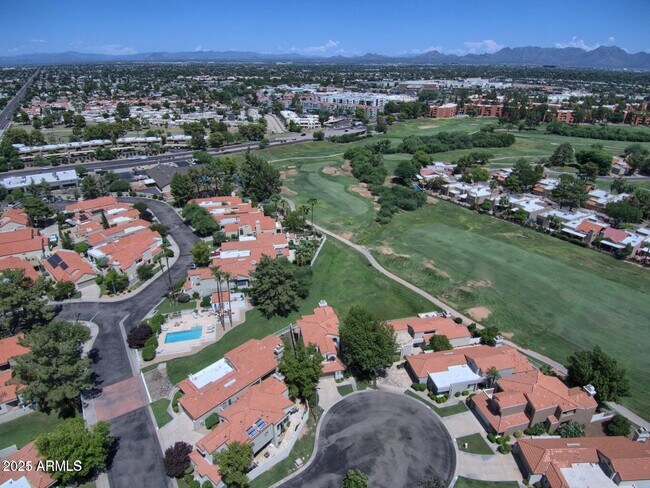 Building Photo - 4020 E Laurel Ln