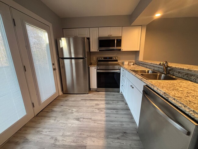 Building Photo - 7203 Woods Crossing Dr