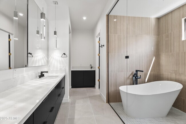 Building Photo - 1538 W Wagon Wheel Dr