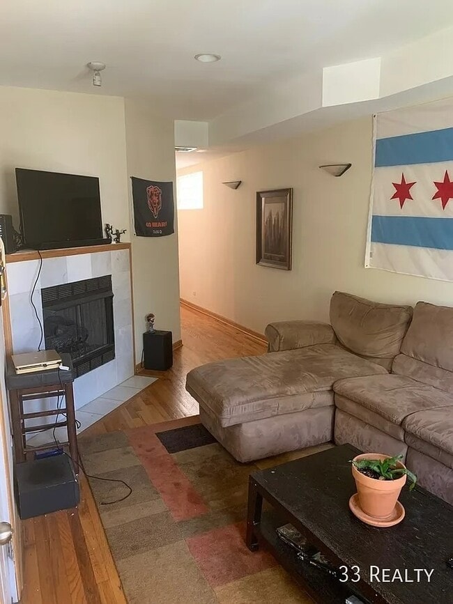 Building Photo - Top Floor Duplex Up, 3bd/2bth with Two Private Decks, Avail 7/1