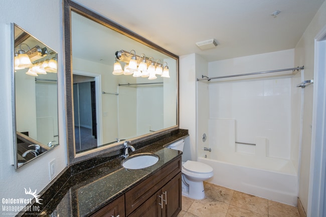Building Photo - Elegant 1Bdm 1Ba Condo in Guard-Gated Las Vegas Community.