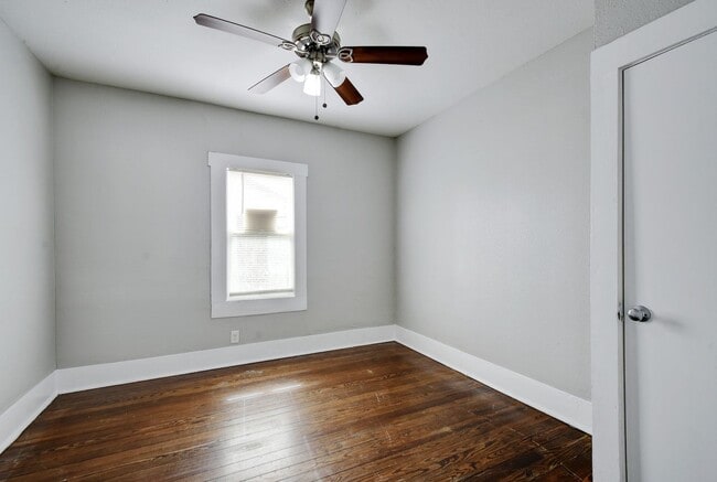 Building Photo - 1314 N Sabinas St