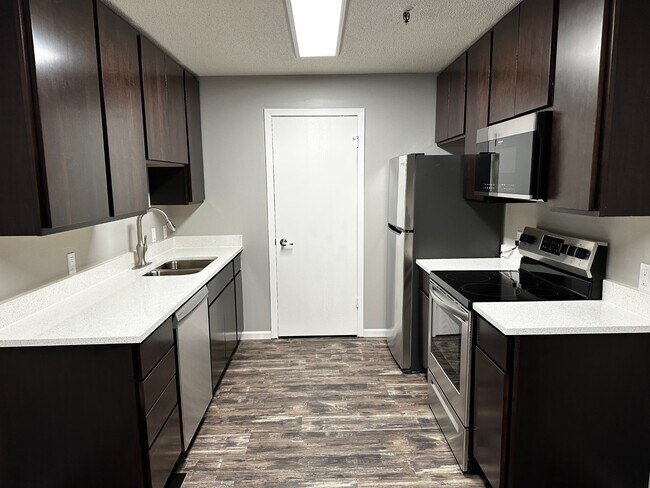 Building Photo - 1340 Brook St