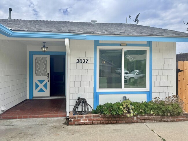 Building Photo - 2027 Fuerte Ln