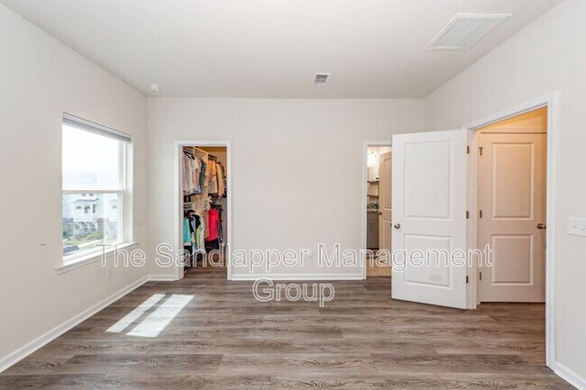 Building Photo - 139 Rowans Creek Dr
