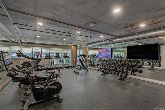 Building Photo - 5750 Hollywood Blvd