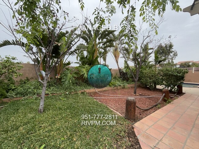 Building Photo - Charming 3-Bedroom Pool Home for Rent in R...