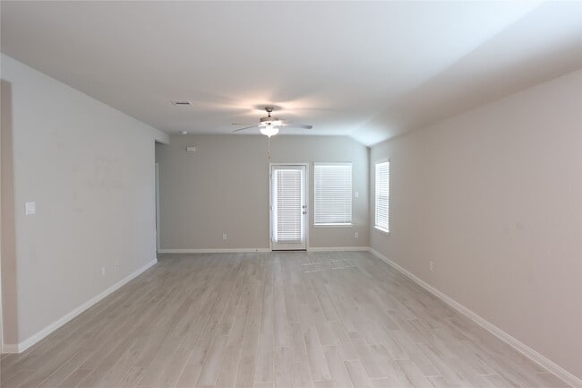 Building Photo - 906 Pismo Ln