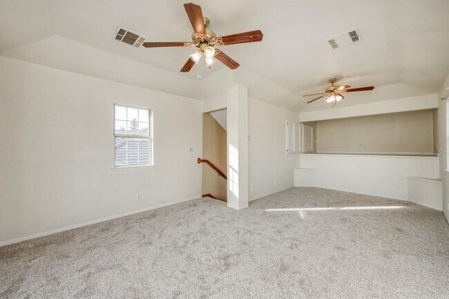 Building Photo - Spacious 5 Bedroom Clovis Home
