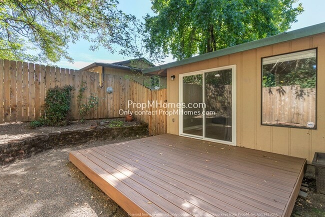 Building Photo - Thoughtfully Updated Two Bedroom Duplex in Oak Grove! DEPOSIT SPECIAL