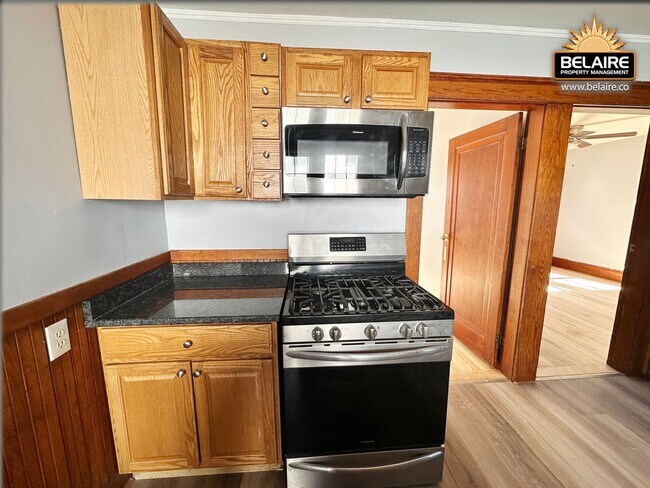 Building Photo - 107 2nd St