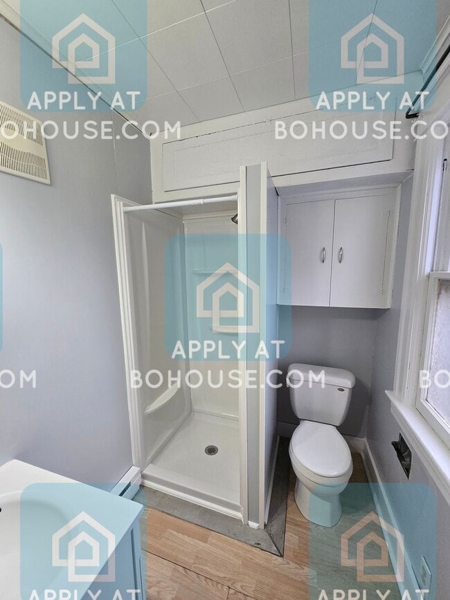 Building Photo - 3010 McArthur Dr