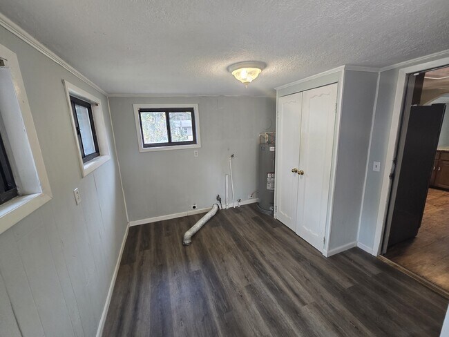 Building Photo - 1307 Point Peter Rd