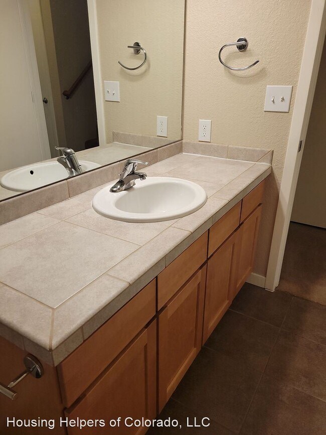 Building Photo - 2 br, 2.5 bath House - 2830 East College A...