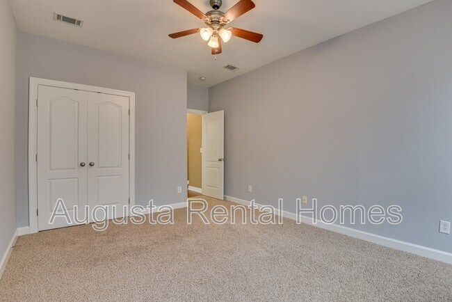 Building Photo - 180 Kenilworth Dr