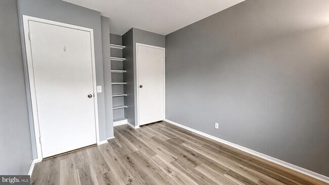 Building Photo - 2473 Glengyle Dr